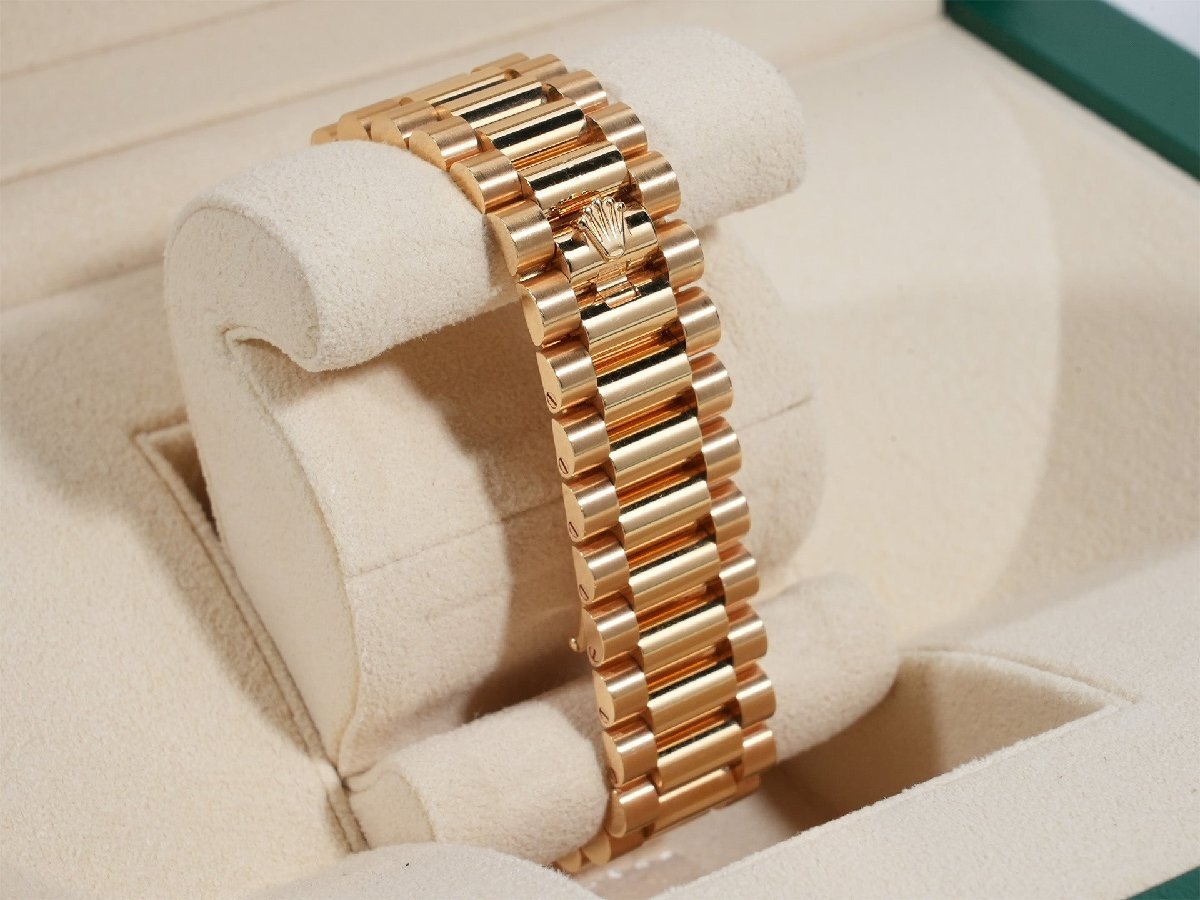 Rolex Day-Date 36 Ref. 128238 18KYG White Shell with 10 Diamond Dial