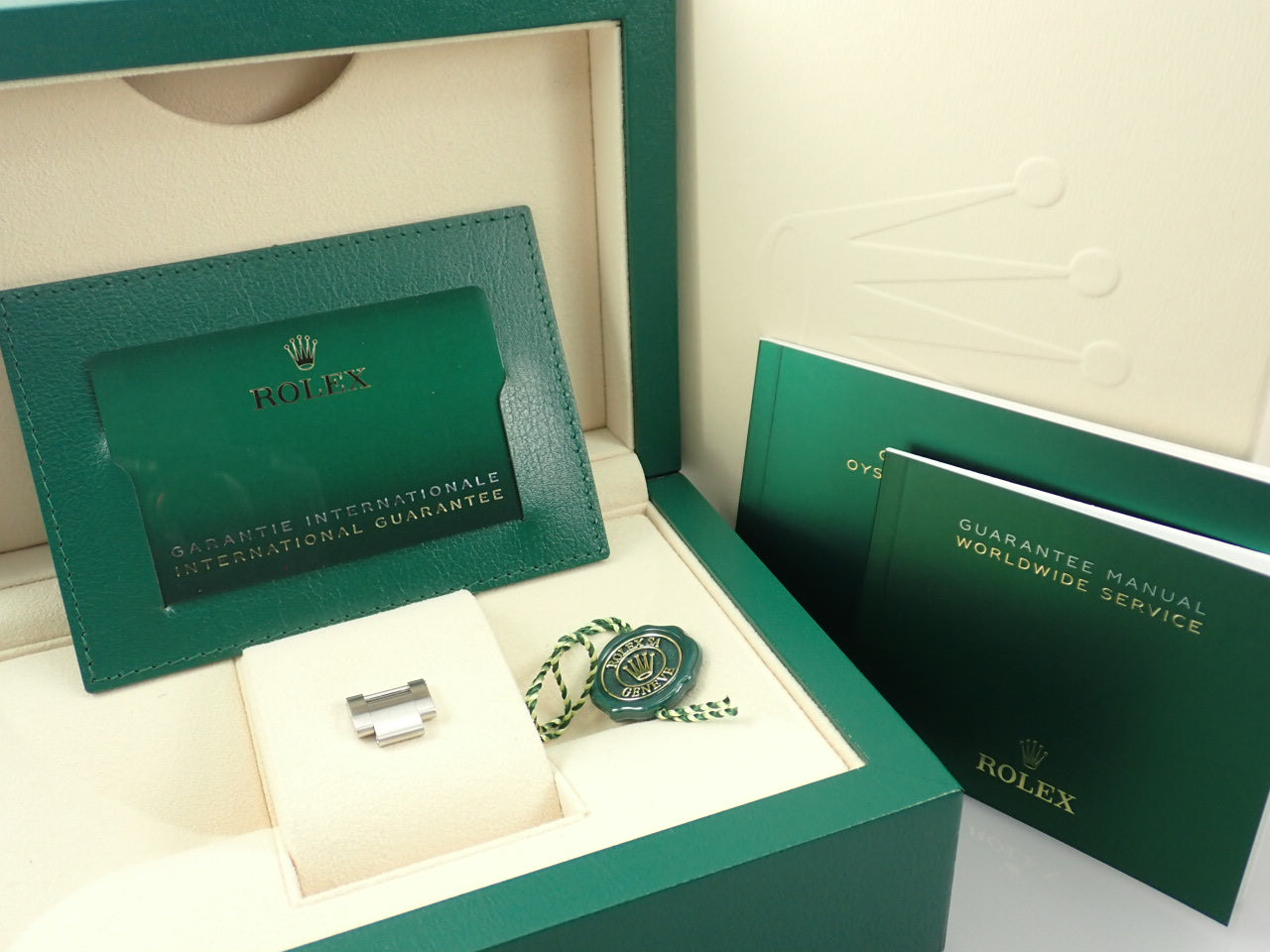 Rolex Oyster Perpetual 41 Reference 124300