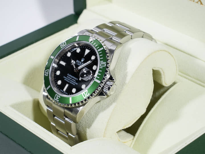 Rolex Submariner Date  Ref.16610LV V number