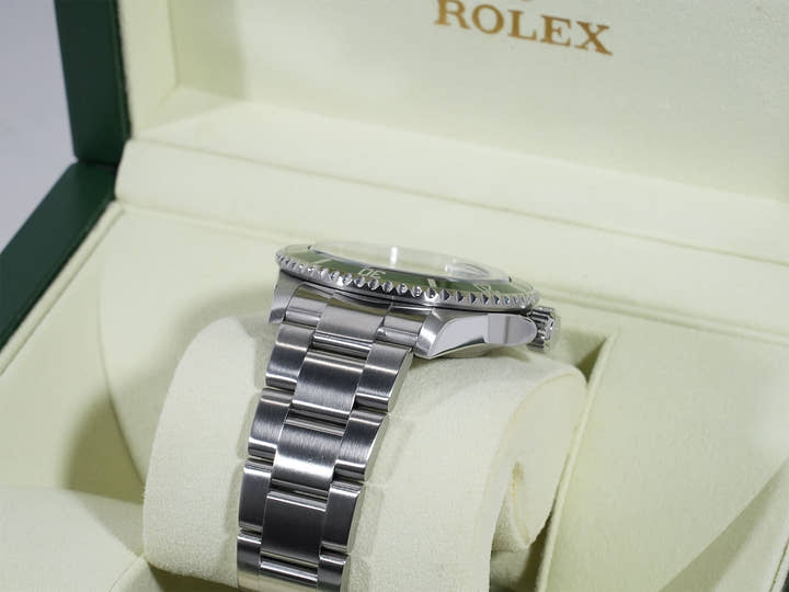 Rolex Submariner Date  Ref.16610LV V number