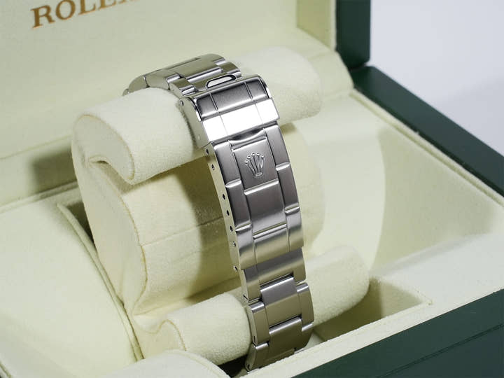 Rolex Submariner Date  Ref.16610LV V number