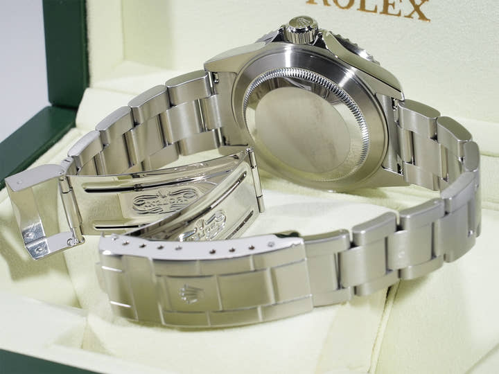 Rolex Submariner Date  Ref.16610LV V number