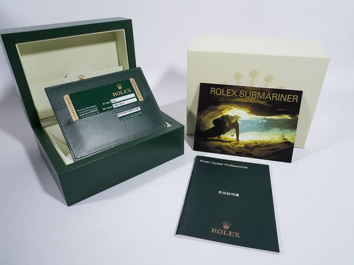 Rolex Submariner Date  Ref.16610LV V number