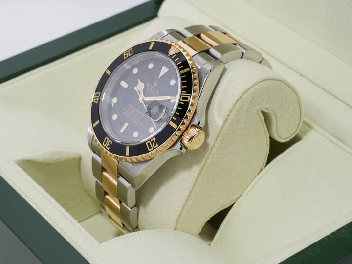 Rolex Submariner Date  Ref.16613LN V number