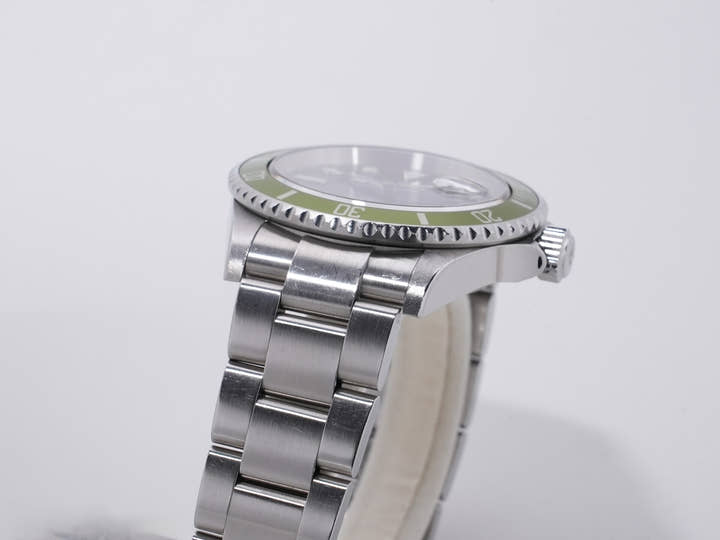 Rolex Submariner Date  Ref.16610LV Y series