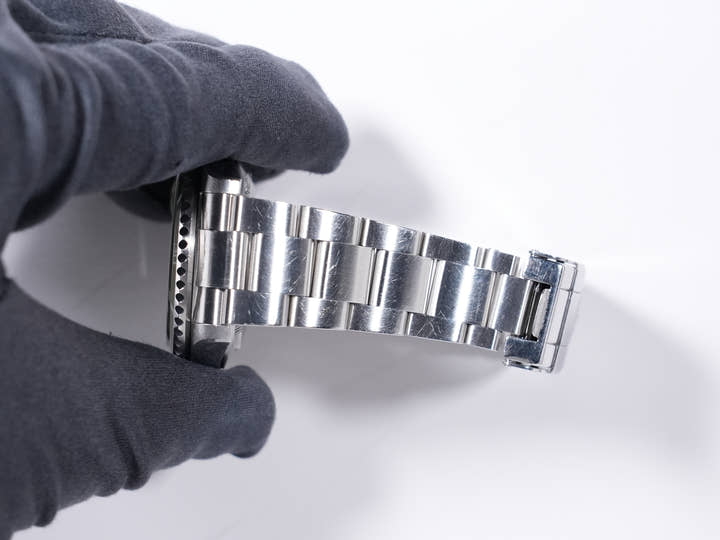 Rolex Submariner Date  Ref.16610LV Y series