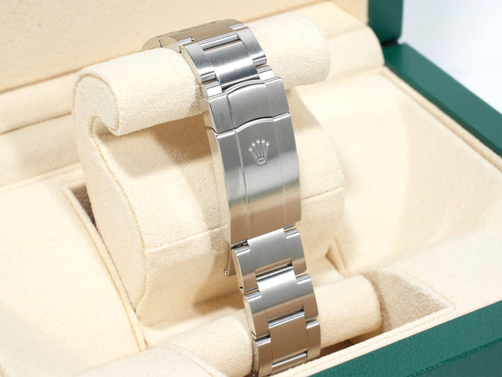 Rolex Oyster Perpetual 39  Ref.114300
