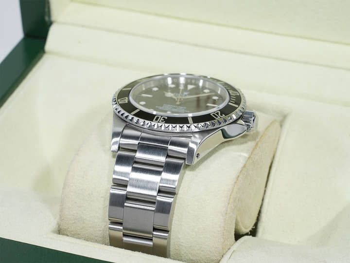 Rolex Submariner No Date  Ref.14060M V number