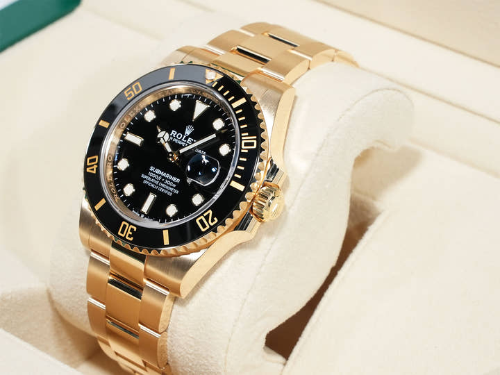 Rolex Submariner Date  Reference 126618LN 18KYG