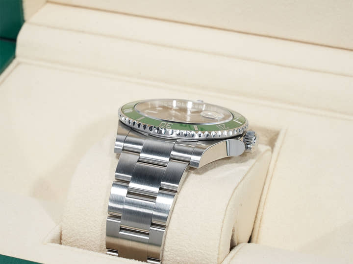 Rolex Submariner Date  Reference 126610LV