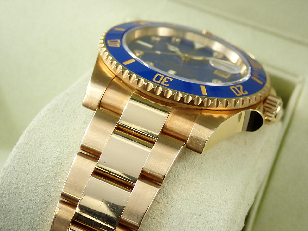Rolex Submariner Date Ref.116618GLB V number