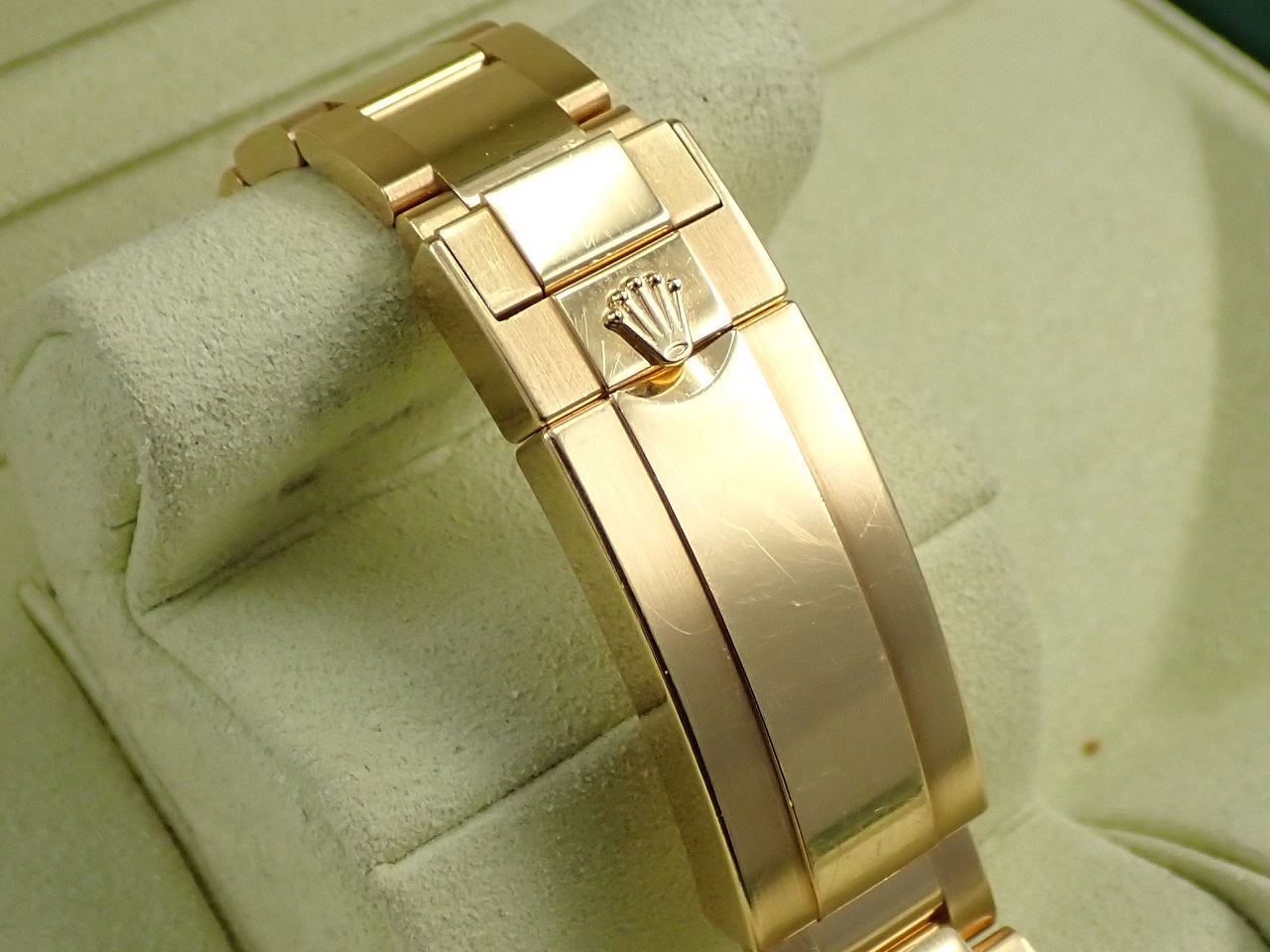 Rolex Submariner Date Ref.116618GLB V number
