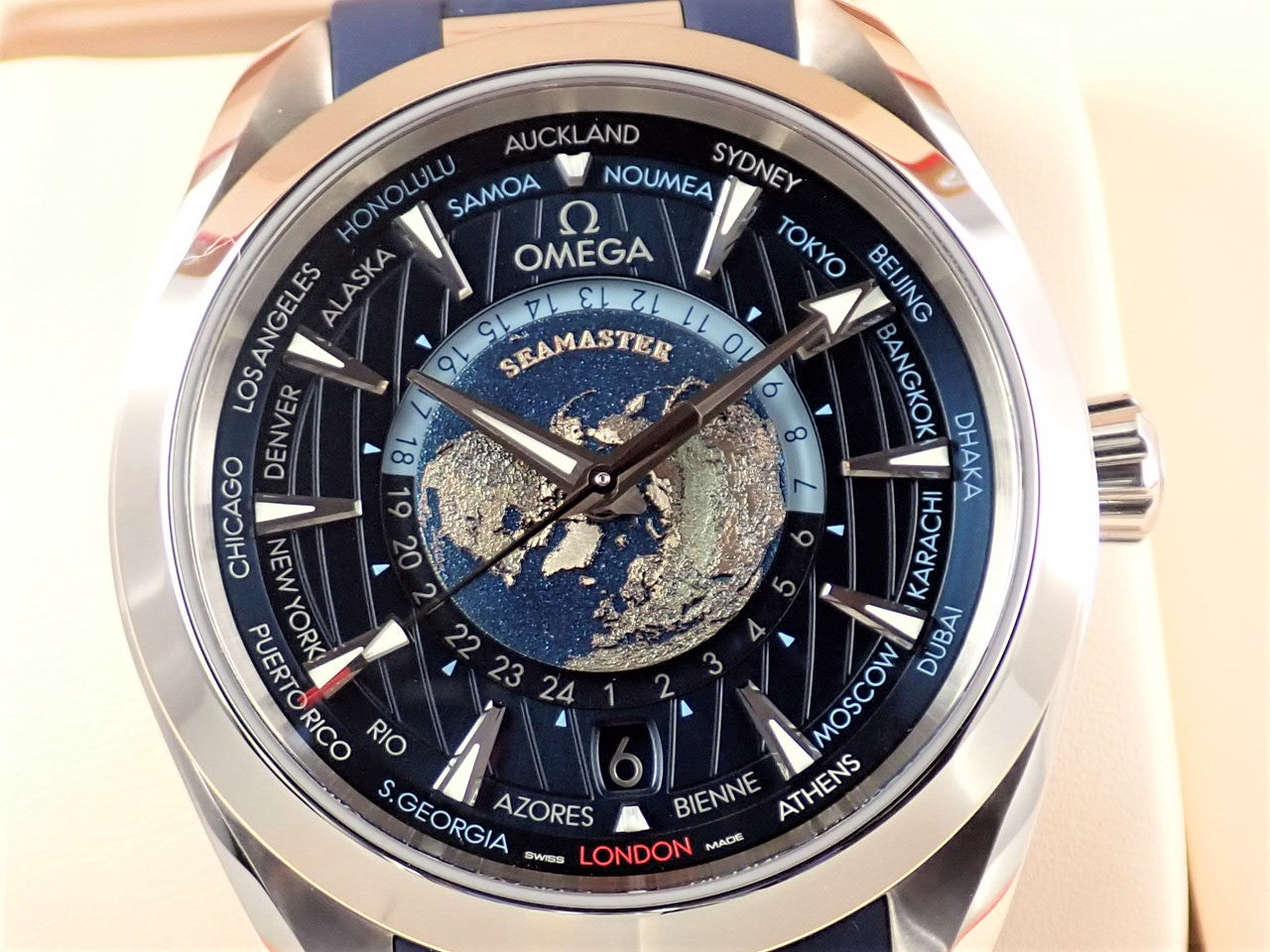 omega Seamaster Aqua Terra 150M Co-Axial Master Chronometer GMT Worldtimer 43mm Reference 220.12.43.22.03.001