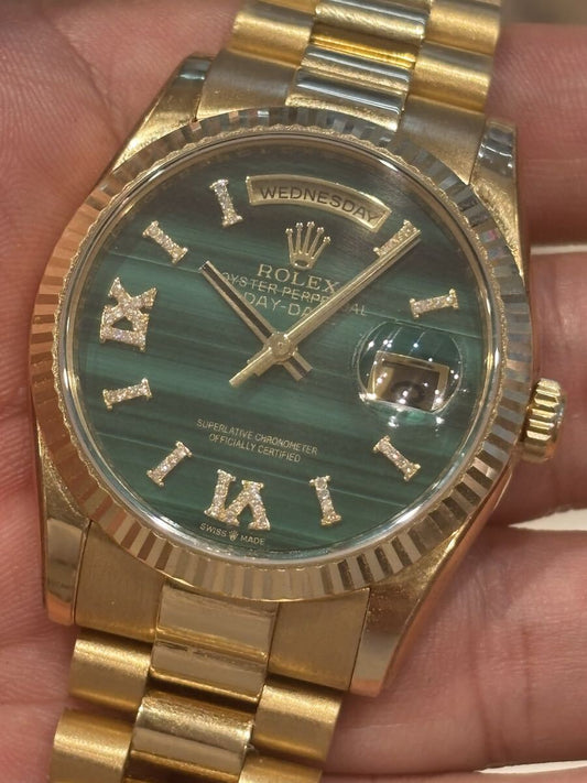 Rolex ref118238 Day Date 18KYG solid dial is a malachite red dial.