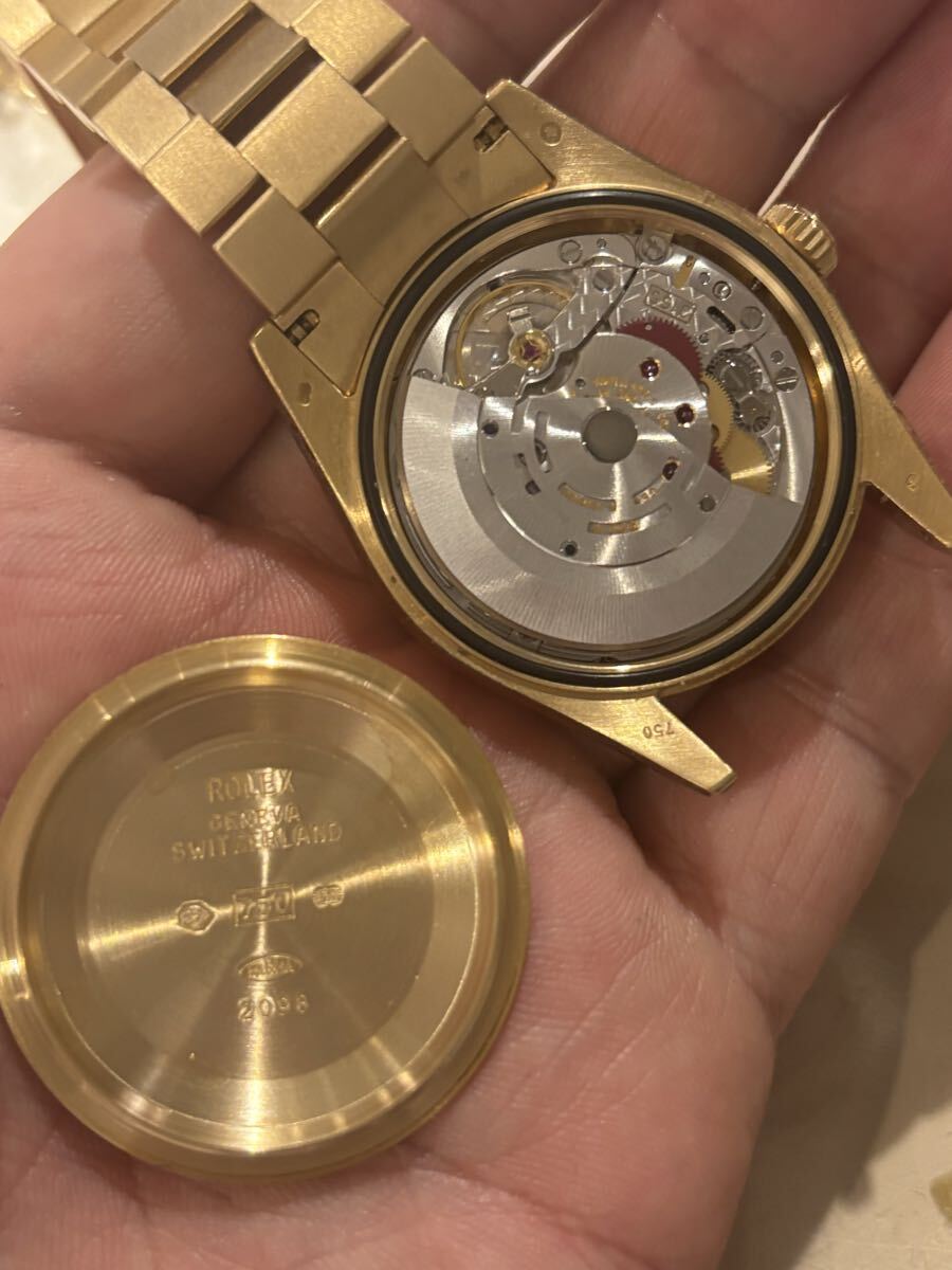 Rolex ref118238 Day Date 18KYG solid dial is a malachite red dial.