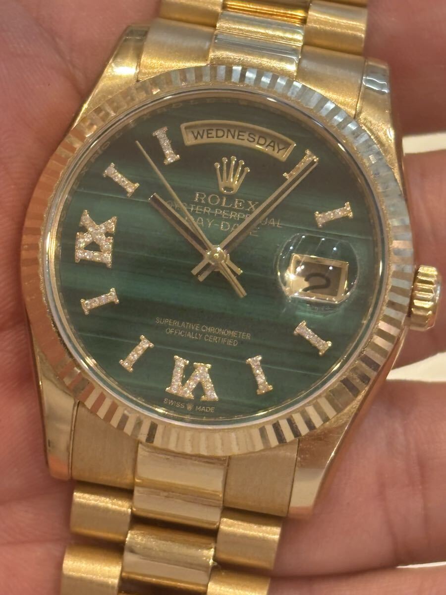 Rolex ref118238 Day Date 18KYG solid dial is a malachite red dial.