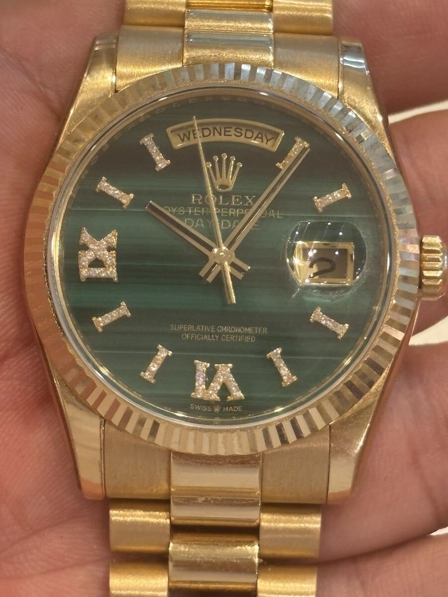 Rolex ref118238 Day Date 18KYG solid dial is a malachite red dial.