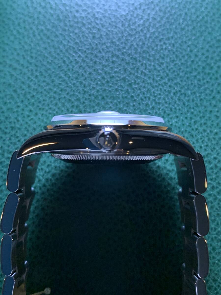 ROLEX OYSTER PERPETUAL DATE Ref: 15200 Cal. 3135 Rolex Oyster Perpetual Date Silver Dial