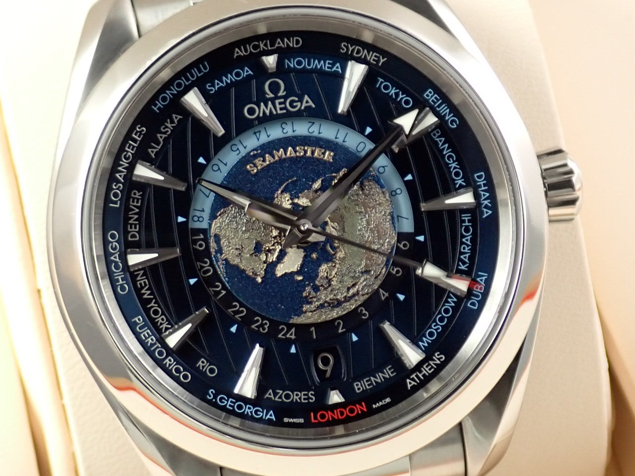 omega Seamaster Aqua Terra 150M Co-Axial Master Chronometer GMT Worldtimer 43mm Reference 220.10.43.22.03.001