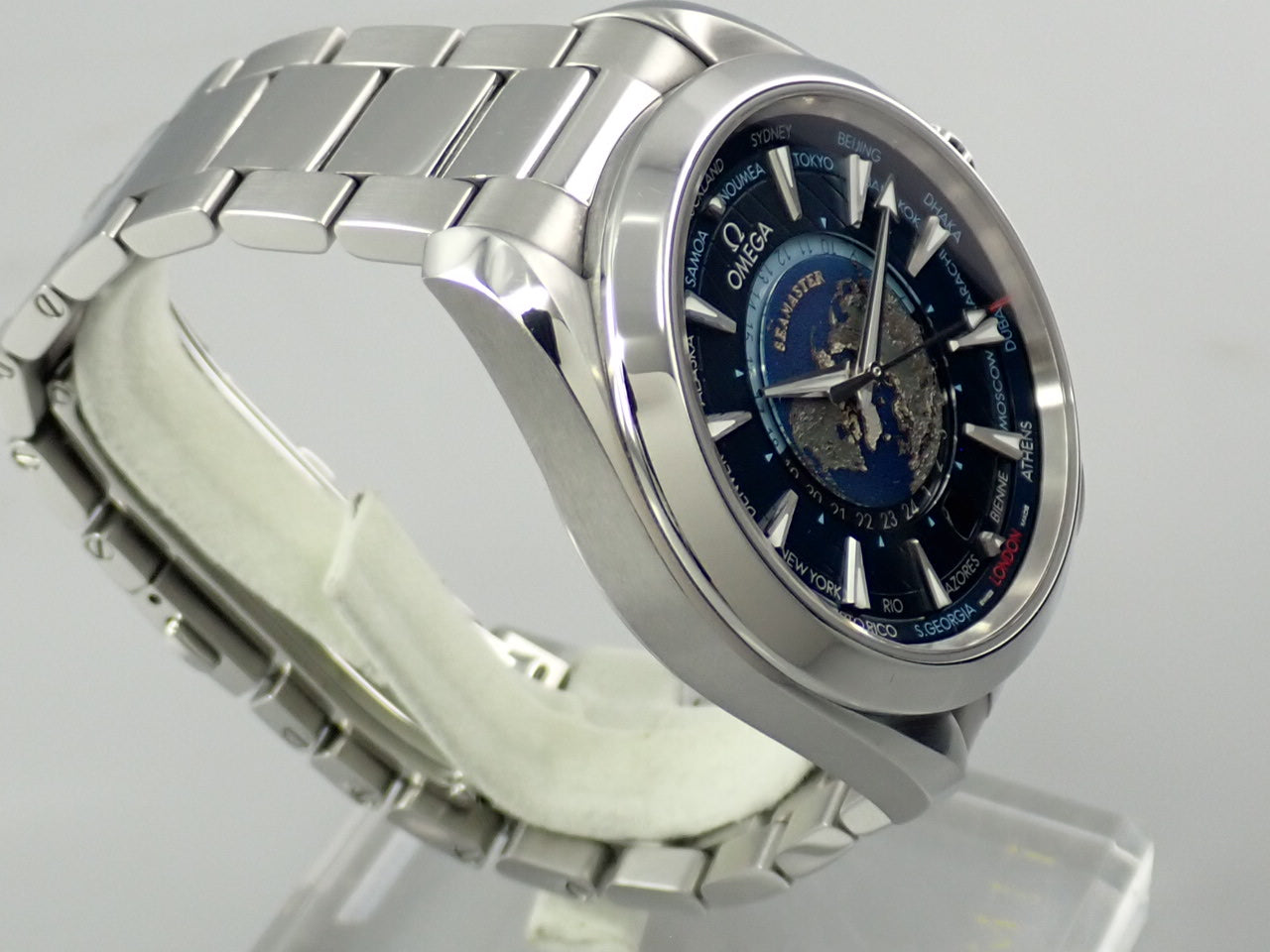 omega Seamaster Aqua Terra 150M Co-Axial Master Chronometer GMT Worldtimer 43mm Reference 220.10.43.22.03.001