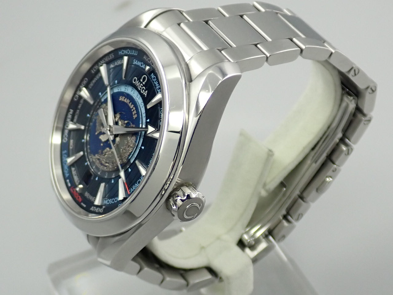 omega Seamaster Aqua Terra 150M Co-Axial Master Chronometer GMT Worldtimer 43mm Reference 220.10.43.22.03.001