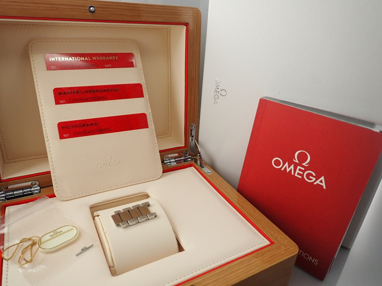 omega Seamaster Aqua Terra 150M Co-Axial Master Chronometer GMT Worldtimer 43mm Reference 220.10.43.22.03.001